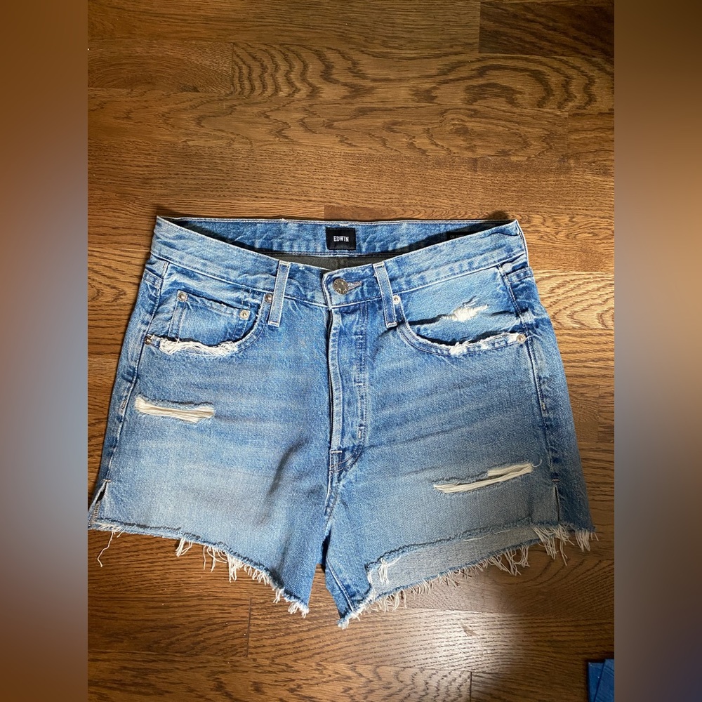 EDWIN Women’s CAI 4” Inseam Shorts in Size 27